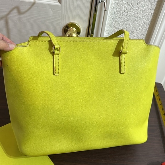 MCM Tote with free Pouch - Picture 7 of 10